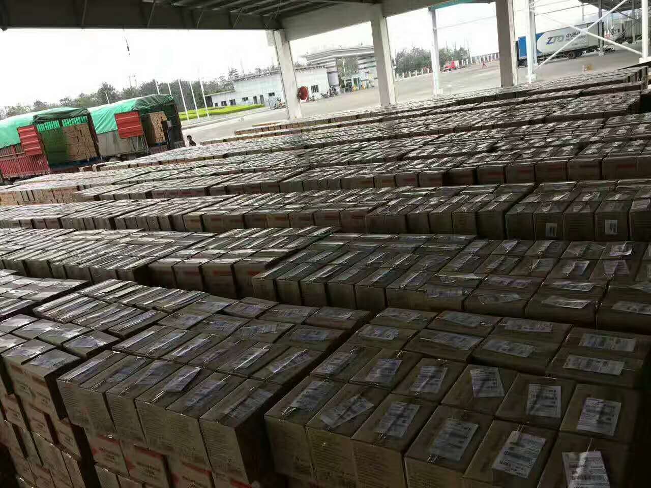 工廠內(nèi)藍(lán)漂紙品整裝待發(fā)
