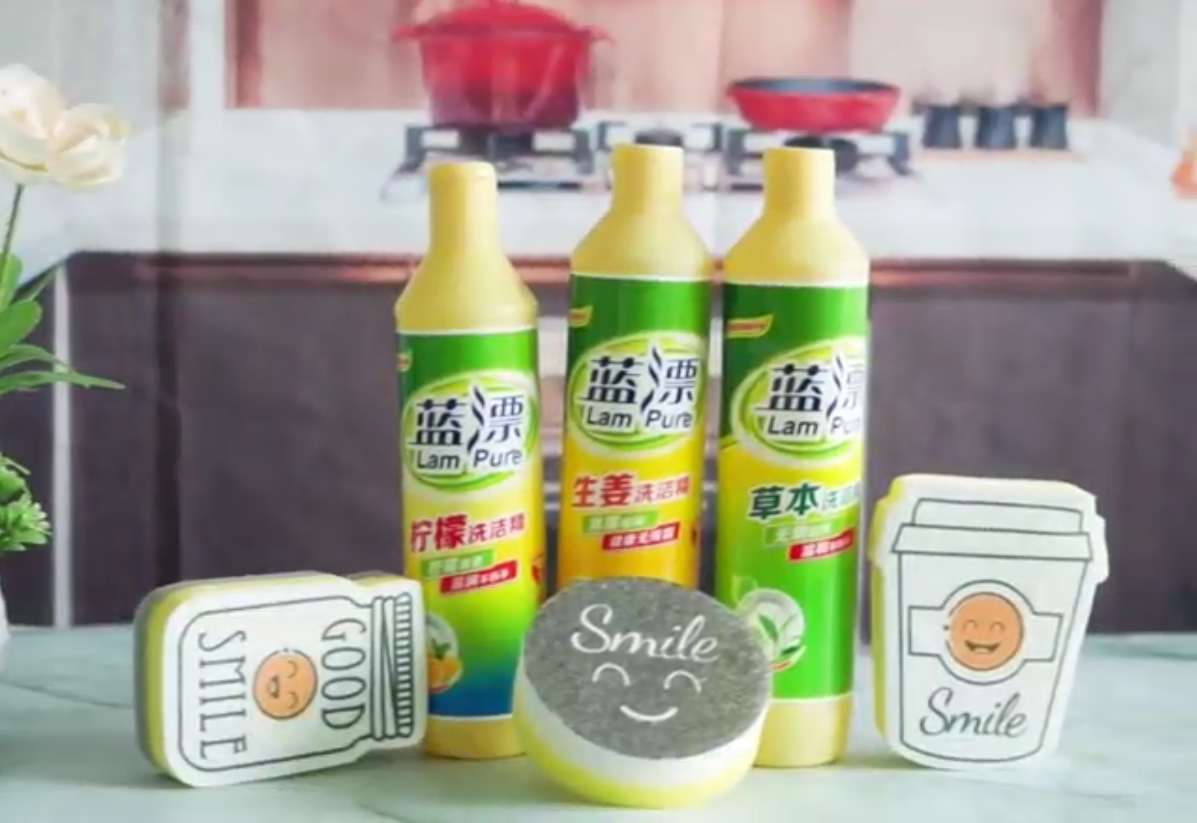 藍(lán)漂洗潔精溫和不傷手，無磷不殘留